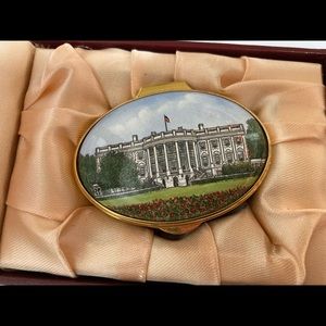 Staffordshire Hand Painted Enamels The White House Chelsea Bonbonniere